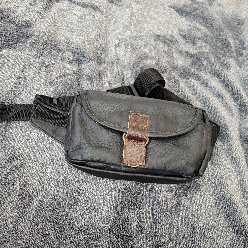 Black belt bag